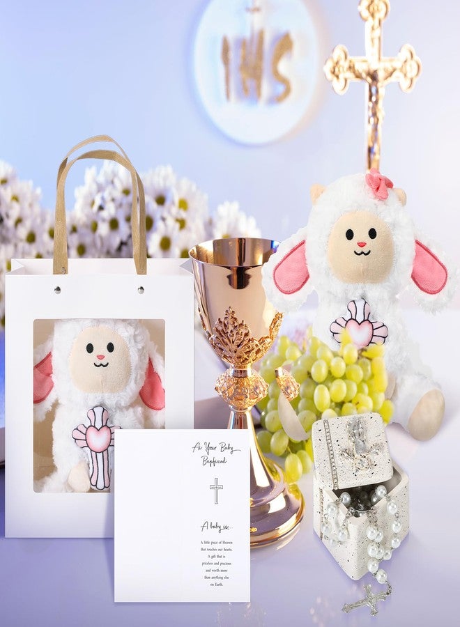 مجموعة هدايا سيمجوينج الكاثوليكية المكونة من 5 قطع لحفلات تعميد الفتيات، تتضمن دمية خروف مباركة من القطيفة مقاس 9 بوصات، ومسبحة "أول مسبحة" مع صندوق تذكاري وبطاقة وحقيبة يد، مثالية لحفلات استقبال المولود الجديد والمناولة الأولى. - Image 5